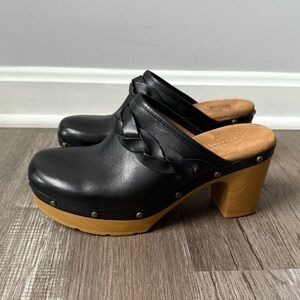 Clark’s Artisan Ledella Meg Black Leather Clogs Mule Heels Wooden Heel Size 6